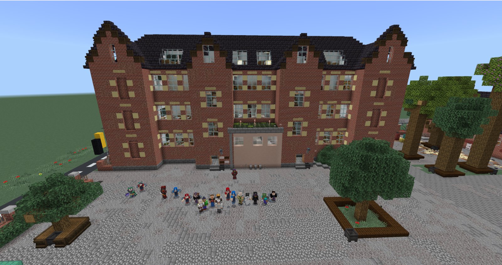 Nachbau des Diesterweg-Gymnasiums in Minecraft, davor stehen zahlreiche Spielfiguren